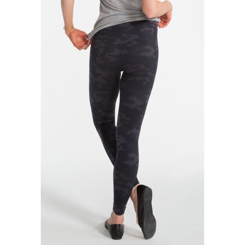 SPANX Black Camo Look at Me Now Seamless Legging M - Picture 11 of 11